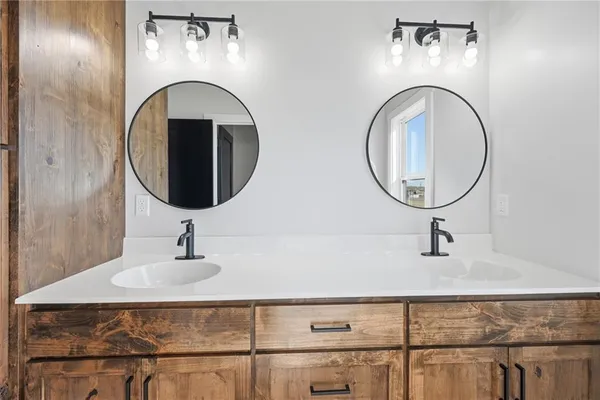 $699,999 | 7406 Southwest Docking Road, Auburn, KS 66402