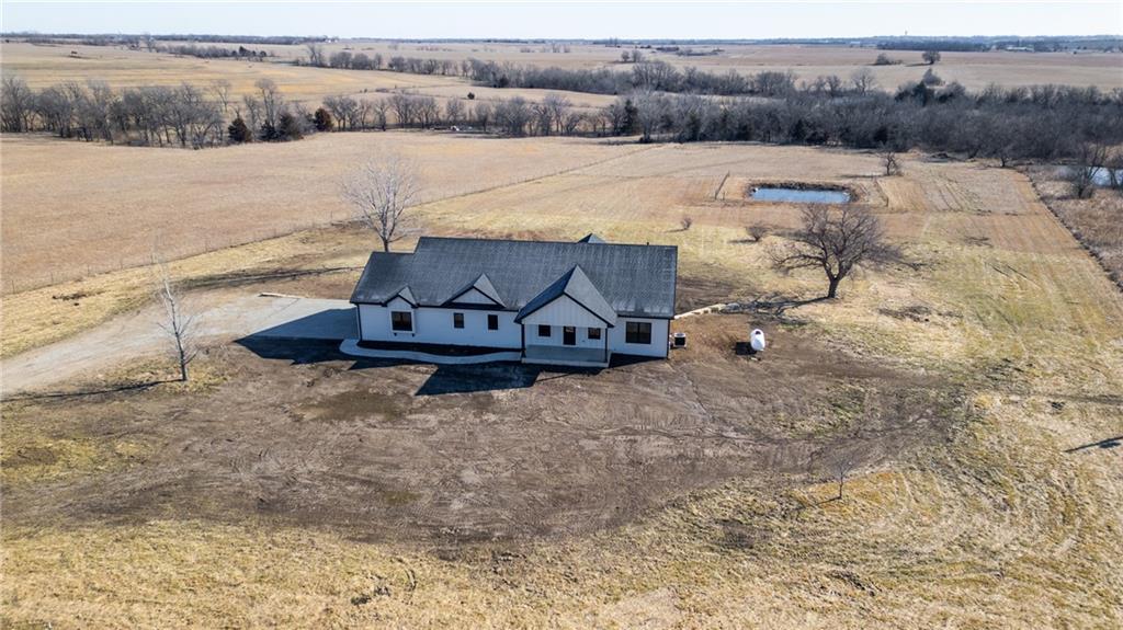 7406 Southwest Docking Road Auburn, KS 66402 - Photo 4 of 42