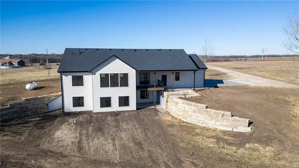 $699,999 | 7406 Southwest Docking Road, Auburn, KS 66402
