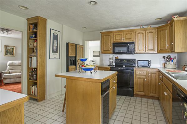 24 Casino Road Marblehead, MA 01945 - Photo 7 of 18