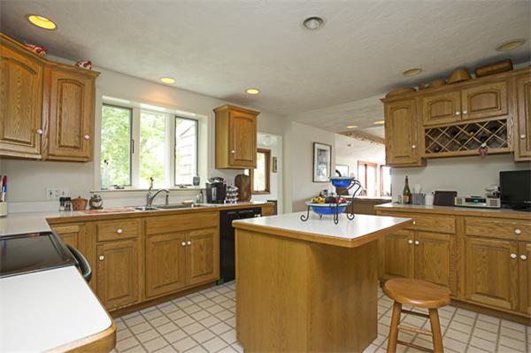 24 Casino Road Marblehead, MA 01945 - Photo 8 of 18