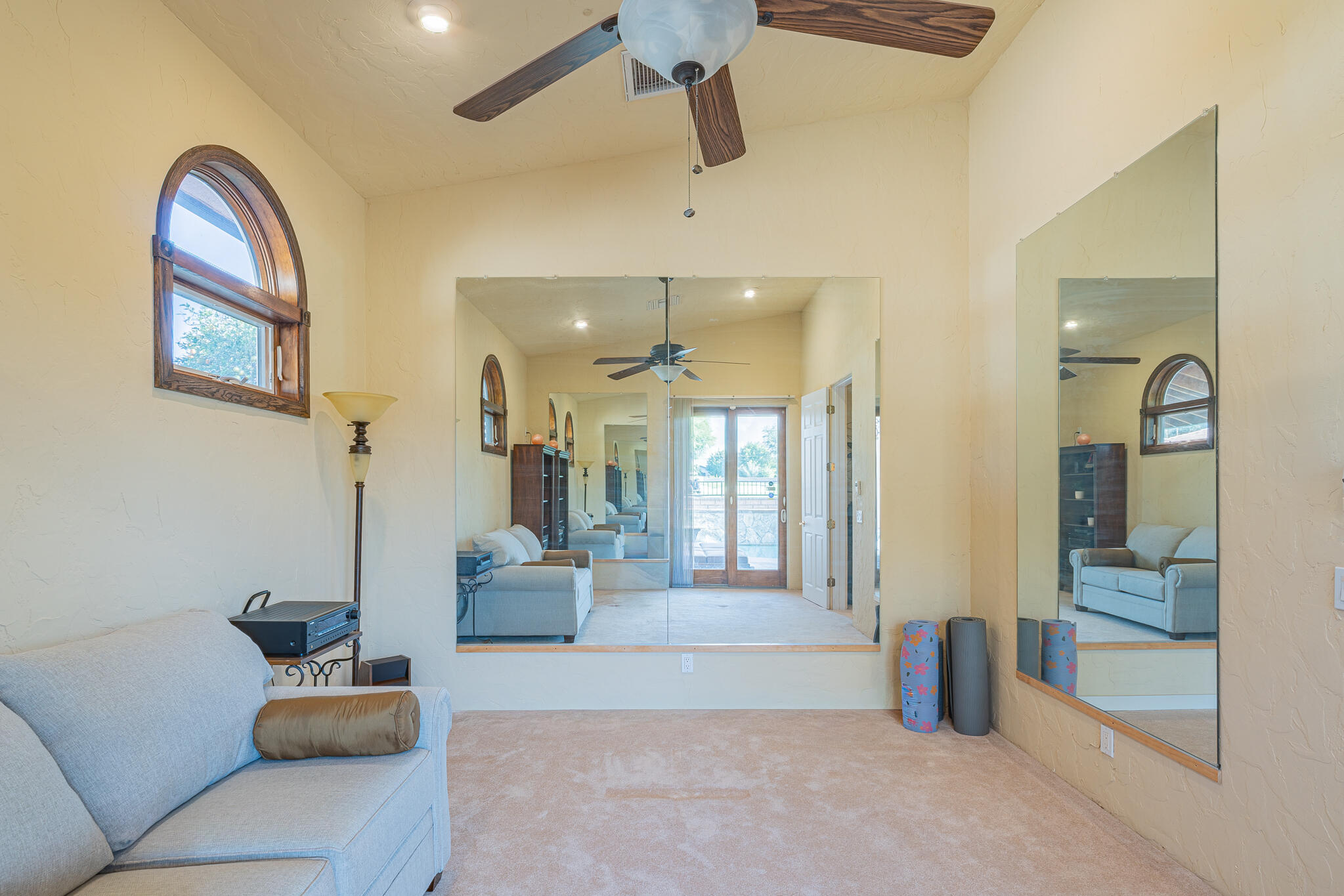 79815 Horseshoe Road La Quinta, CA 92253 - Photo 17 of 33 a hallway with a couch and chandelier