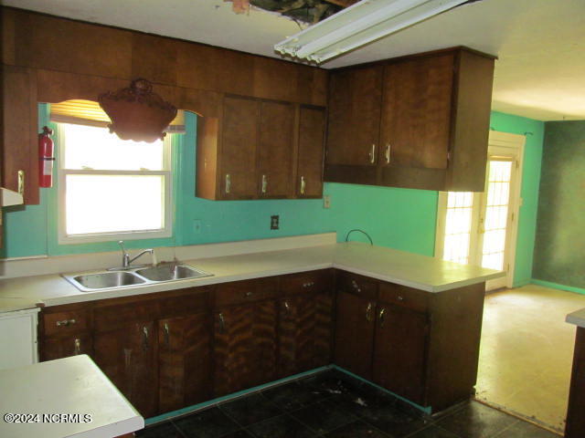 201 Stratford Road Havelock, NC 28532 - Photo 3 of 27 Kitchen View 2