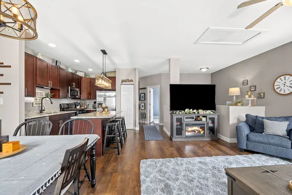 $288,000 | 1962 Rena Lane, Yorkville, IL 60560