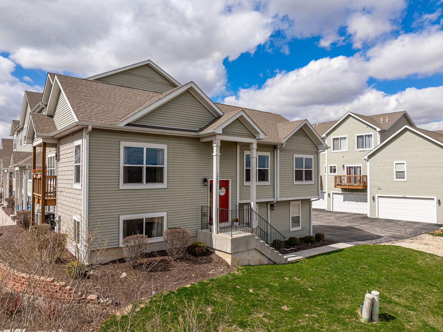 1962 Rena Lane Yorkville, IL 60560 - Photo 2 of 31