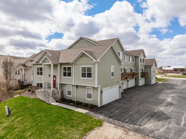 $288,000 | 1962 Rena Lane, Yorkville, IL 60560