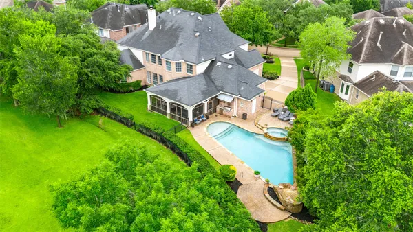 $1,000,000 | 8703 Stones Throw Lane, Missouri City, TX 77459