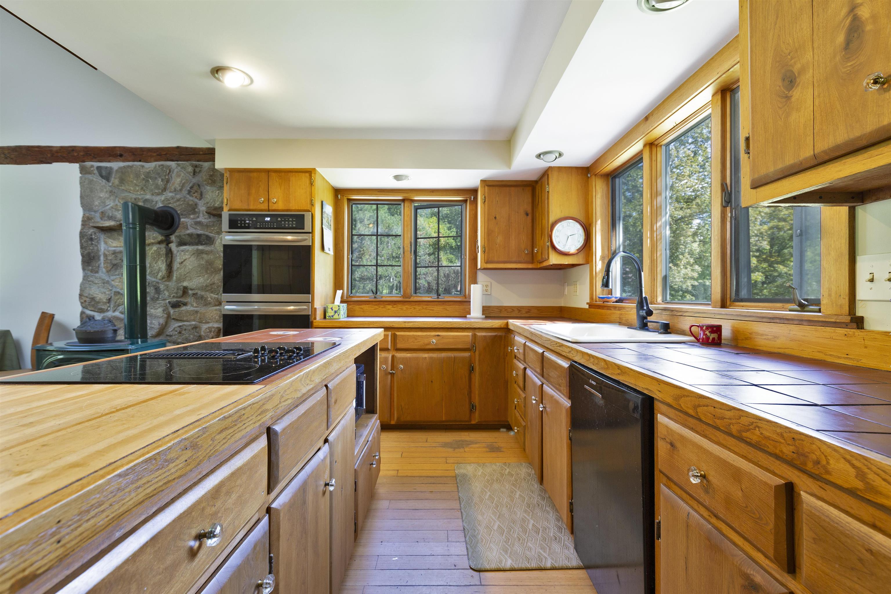 46 Runnals Road Hartford, VT 05001 - Photo 13 of 37