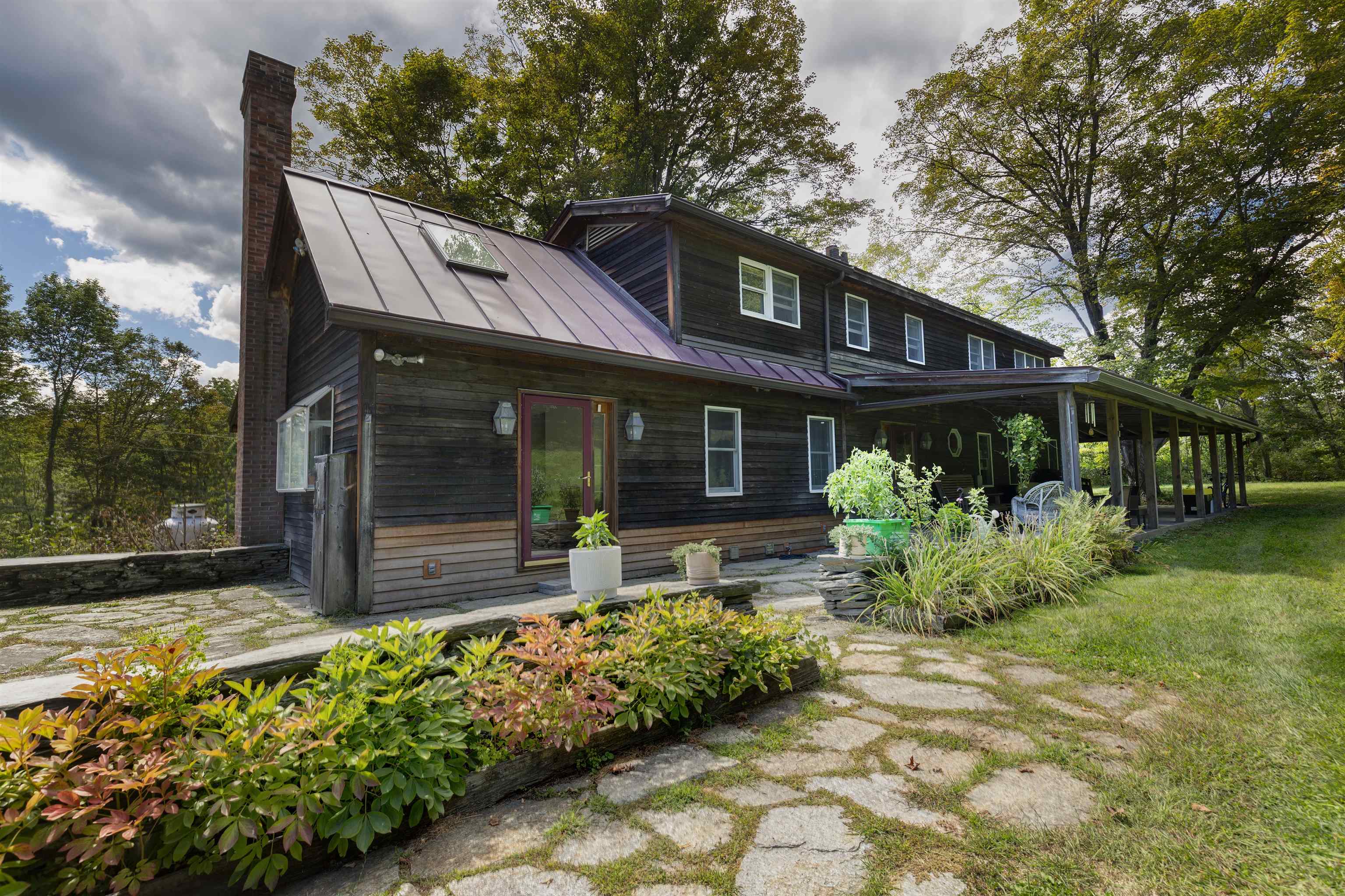 46 Runnals Road Hartford, VT 05001 - Photo 2 of 37