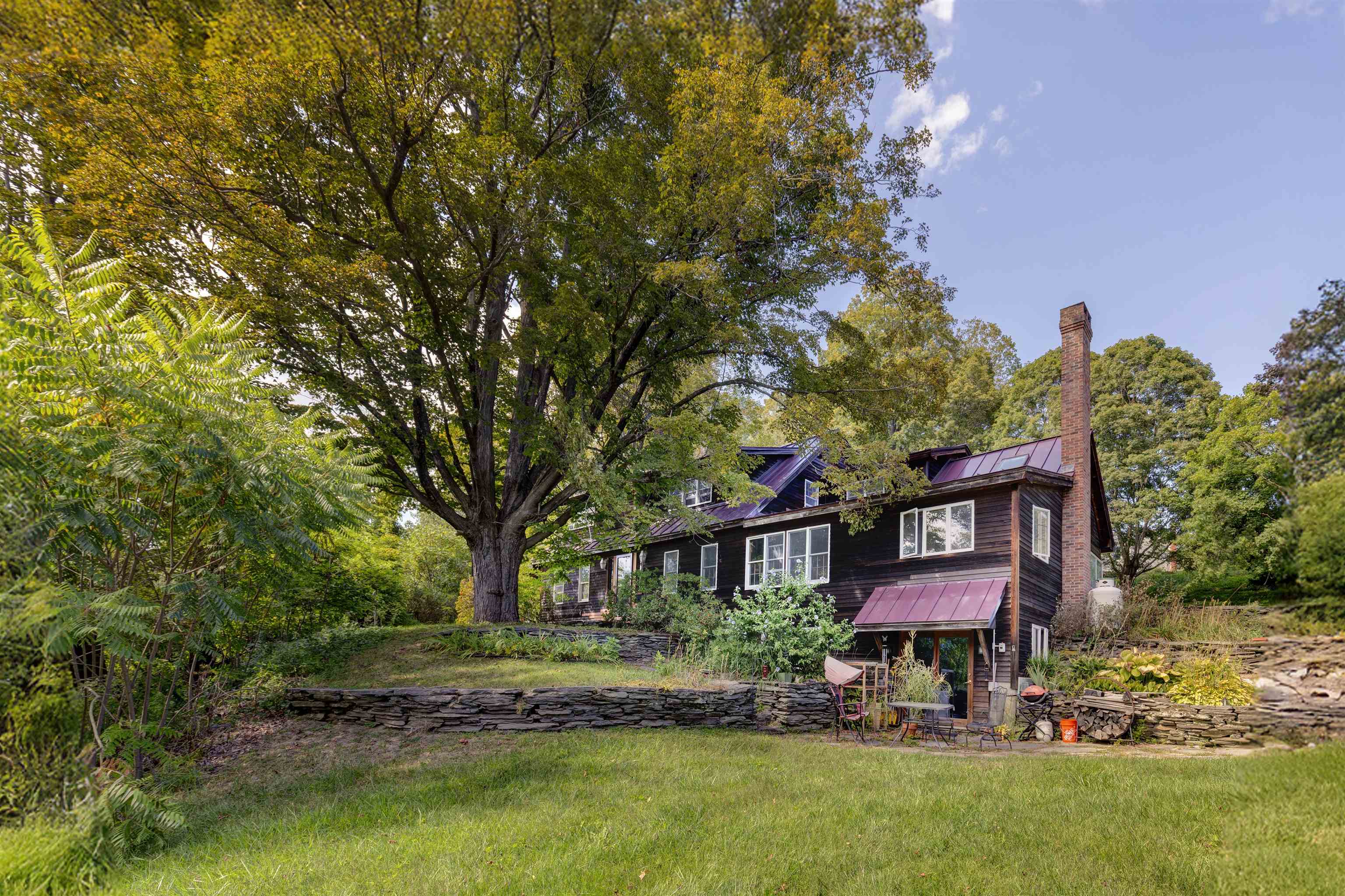 46 Runnals Road Hartford, VT 05001 - Photo 3 of 37