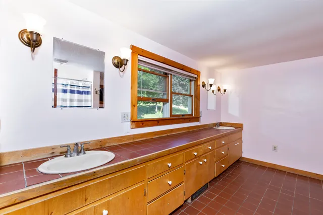 $585,000 | 46 Runnals Road, Hartford, VT 05001