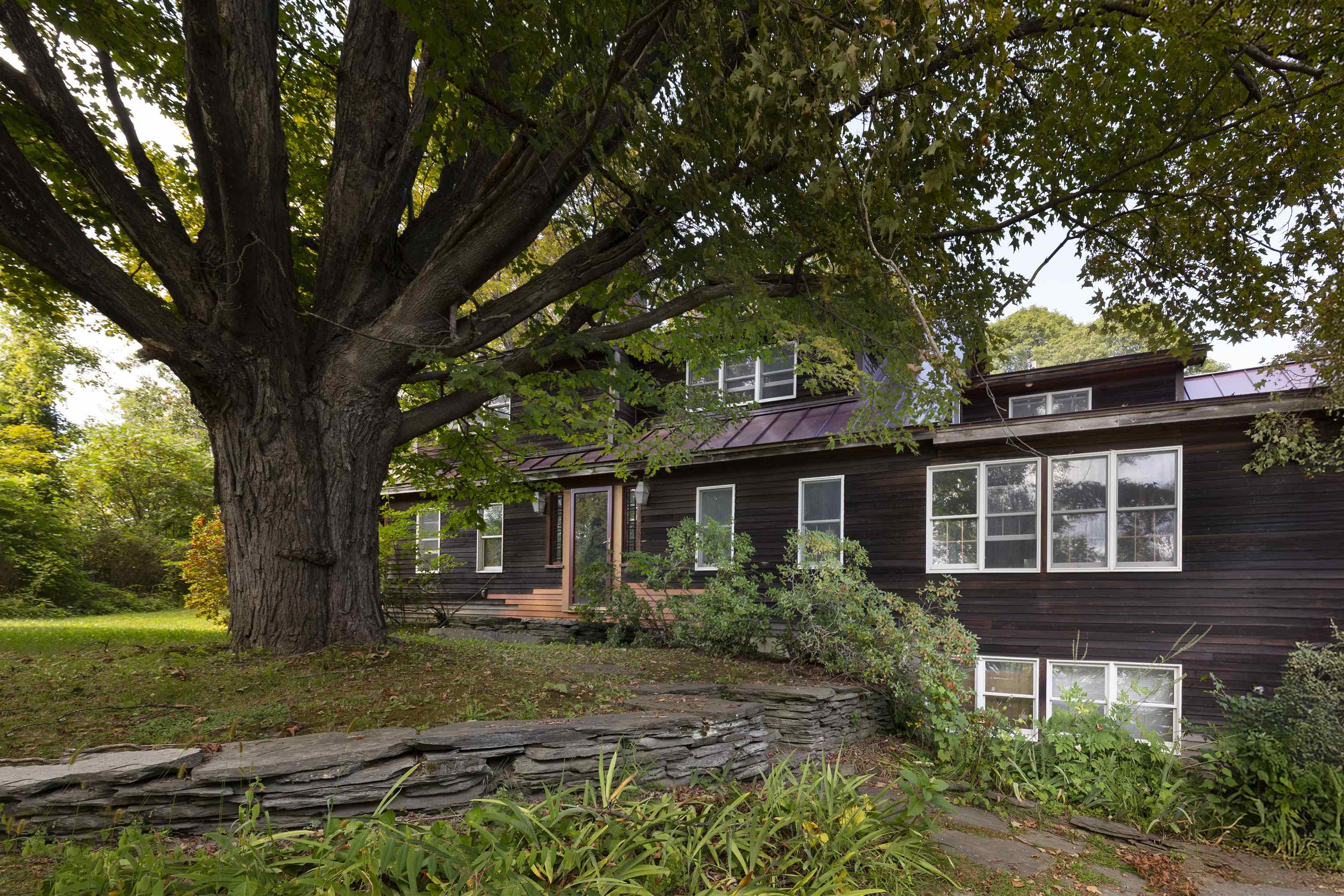 46 Runnals Road Hartford, VT 05001 - Photo 4 of 37