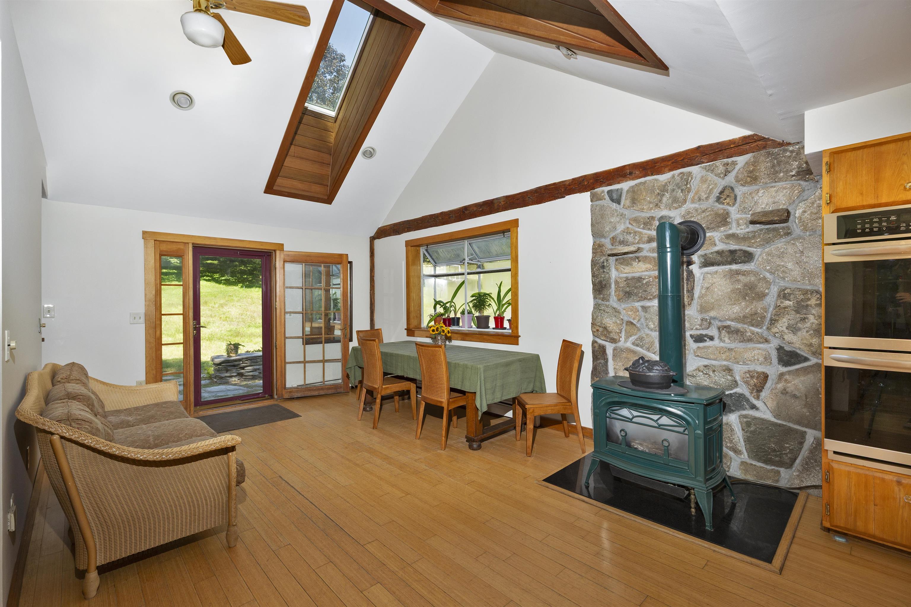 46 Runnals Road Hartford, VT 05001 - Photo 8 of 37