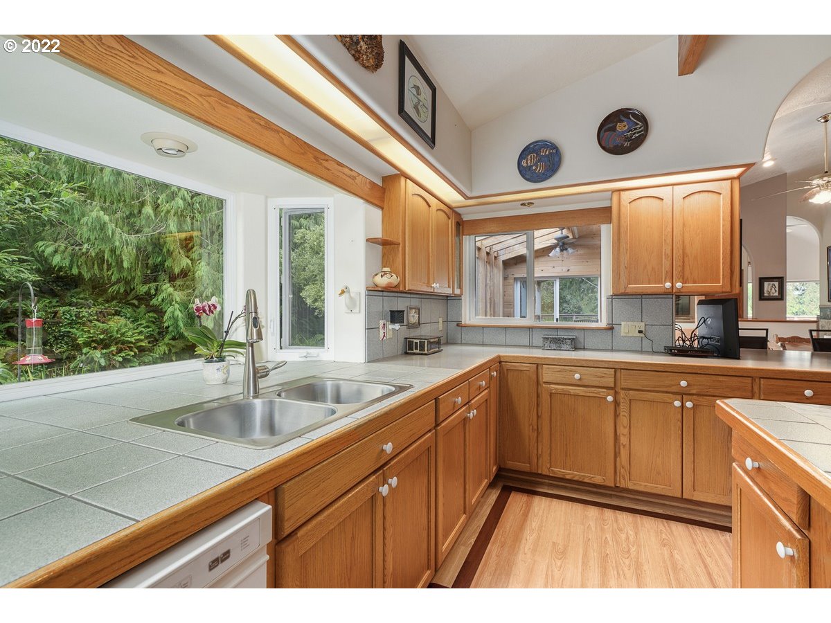 37275 Jenck Road Cloverdale, OR 97112 - Photo 11 of 32