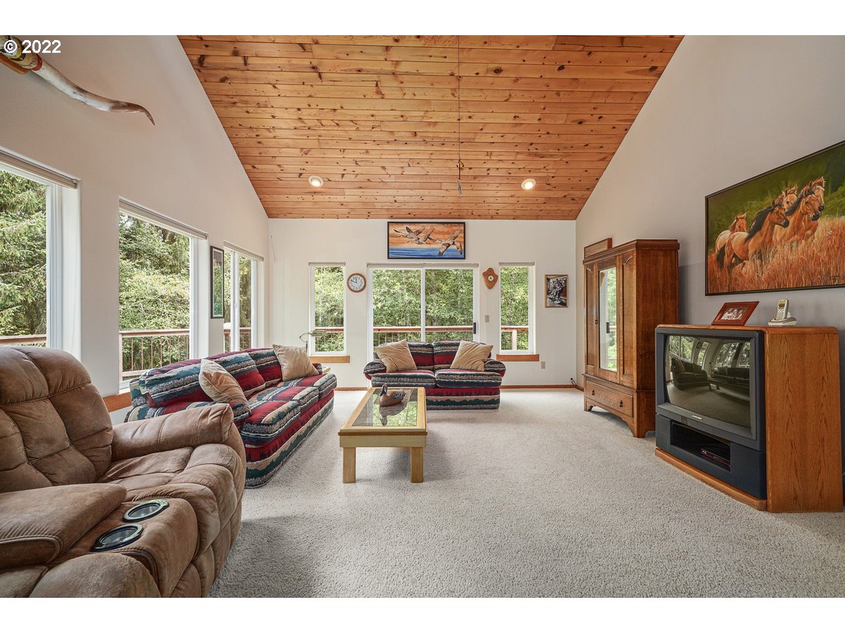 37275 Jenck Road Cloverdale, OR 97112 - Photo 4 of 32