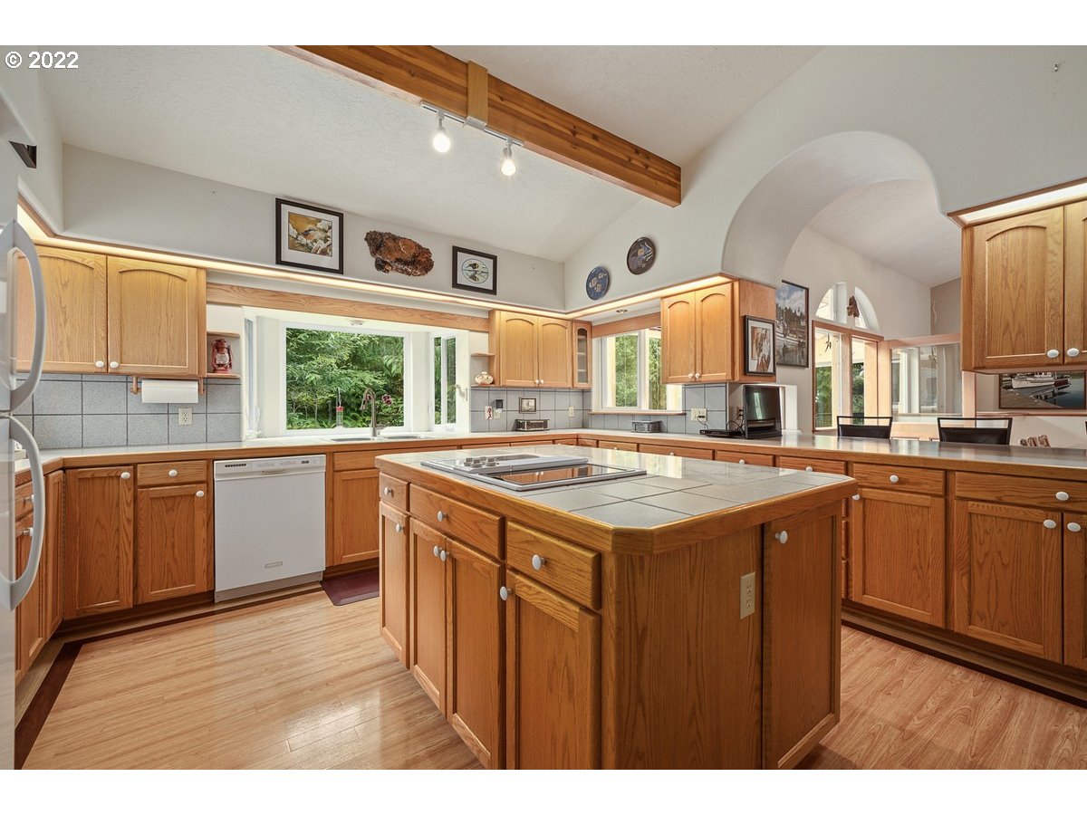 37275 Jenck Road Cloverdale, OR 97112 - Photo 9 of 32