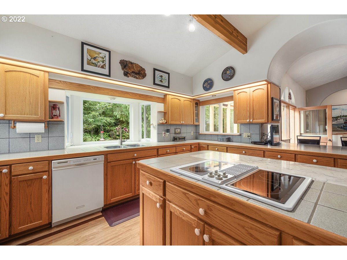 37275 Jenck Road Cloverdale, OR 97112 - Photo 10 of 32