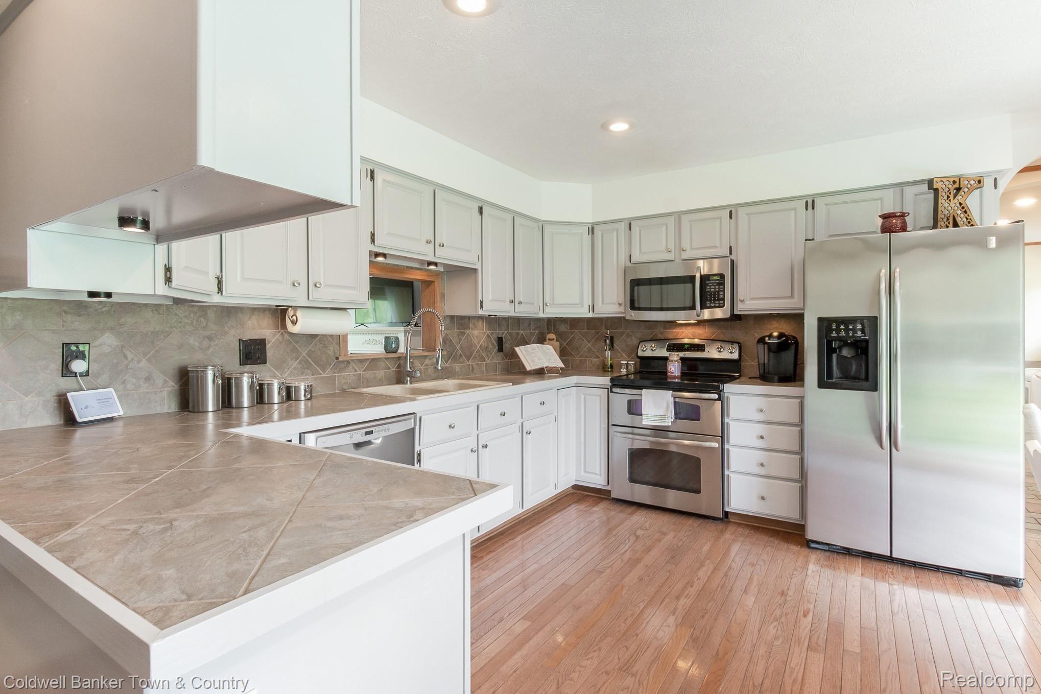 2074 Crooked Lake Road Howell, MI 48843 - Photo 5 of 31 16.jpg
