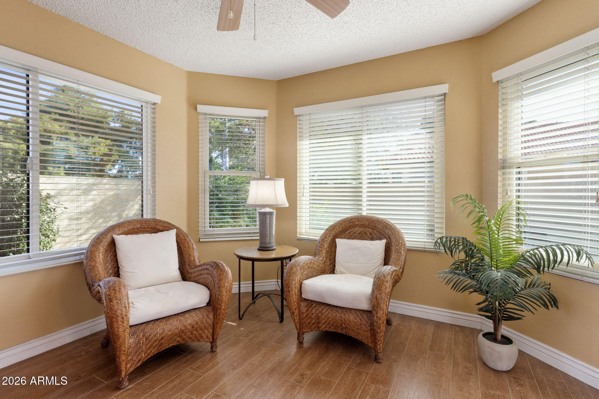 542 South Higley Road, Unit 54 Mesa, AZ 85206 - Photo 11 of 29 a living room with furniture and a potted plant