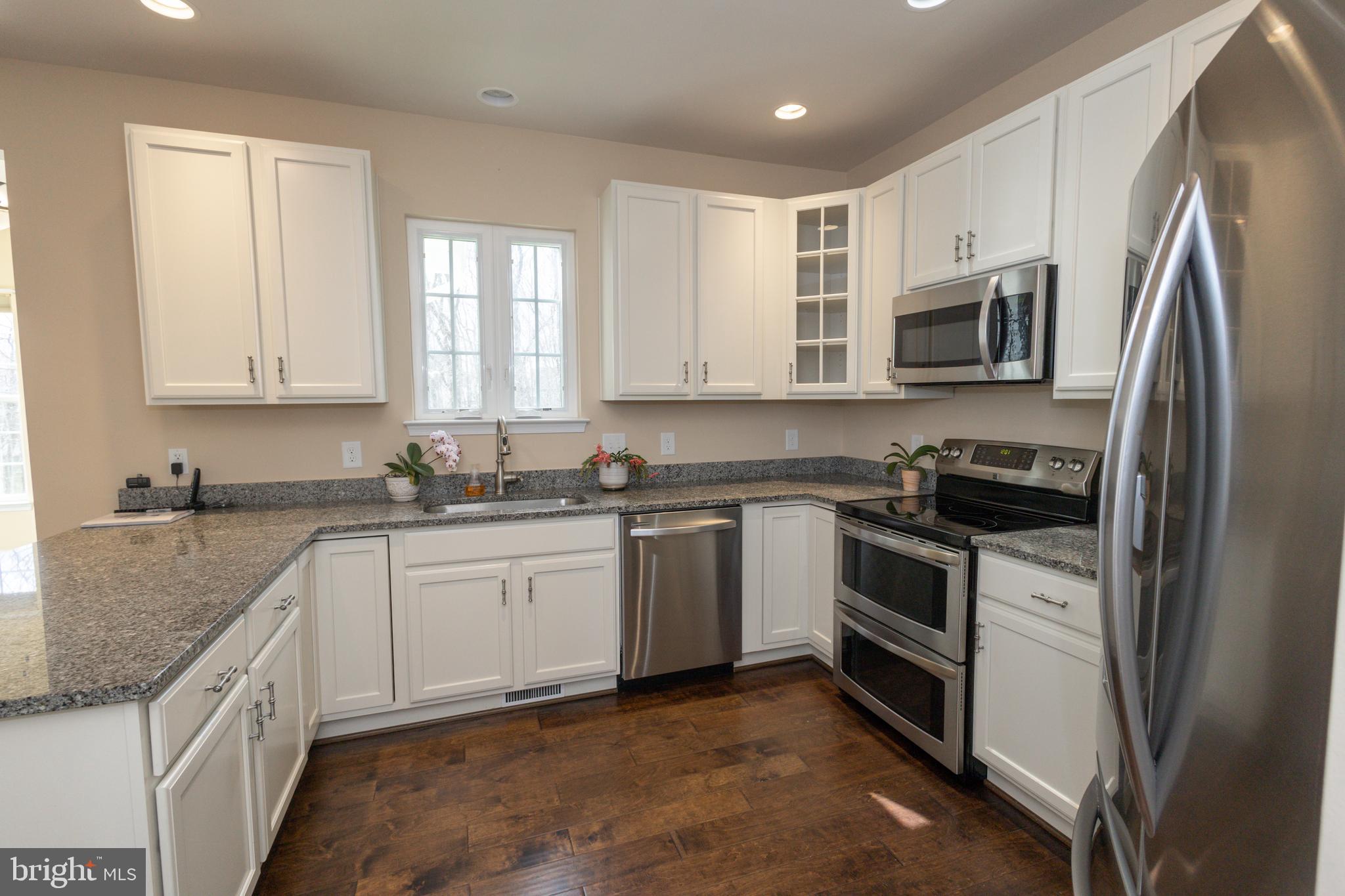 5254 Longbow Road King George, VA 22485 - Photo 8 of 40 Kitchen with Stainless Steel Appliances