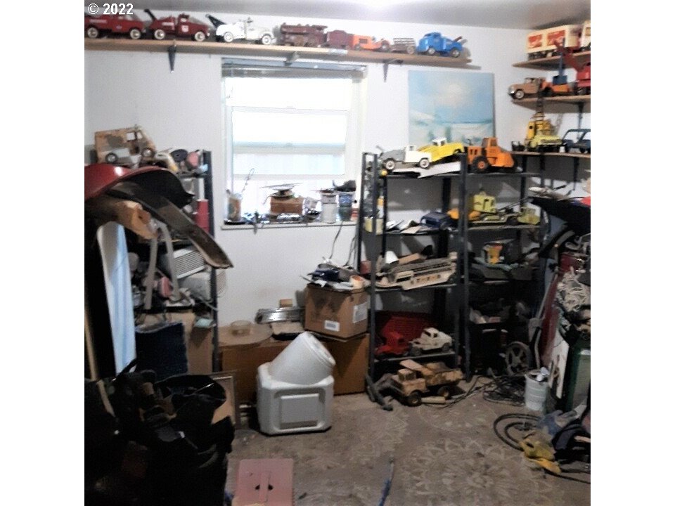 1223 Southeast Barnes Road Gresham, OR 97080 - Photo 4 of 12 a view of a room with gym equipment