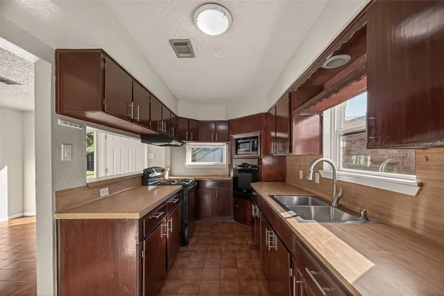 $1,500 | 1211 Helms Road, Houston, TX 77088