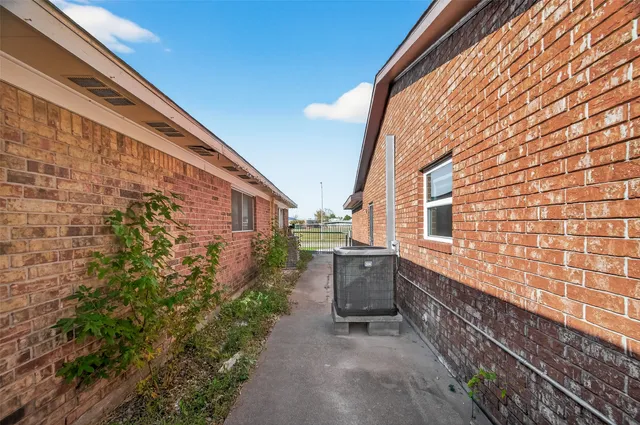 $1,500 | 1211 Helms Road, Houston, TX 77088