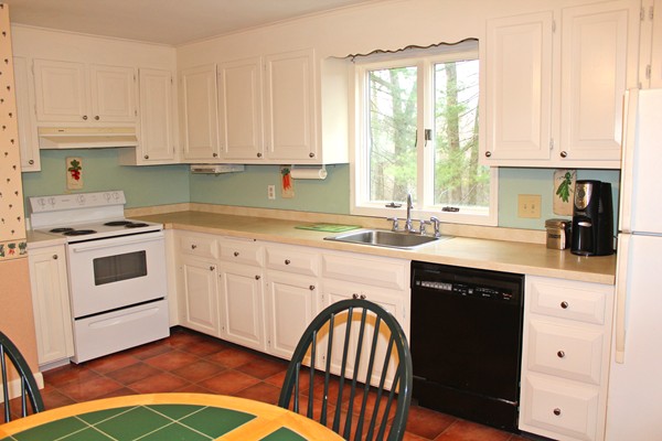 344 Reed Street Hanson, MA 02341 - Photo 5 of 17 Gallery Image 5
