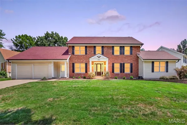 $675,000 | 2024 Meadowbrook Way Drive, Chesterfield, MO 63017