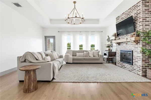 a en suite bathroom with a double vanity sink and a mirror