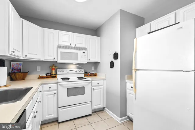 $215,000 | 23 Pierside Drive, Unit 410, Baltimore, MD 21230