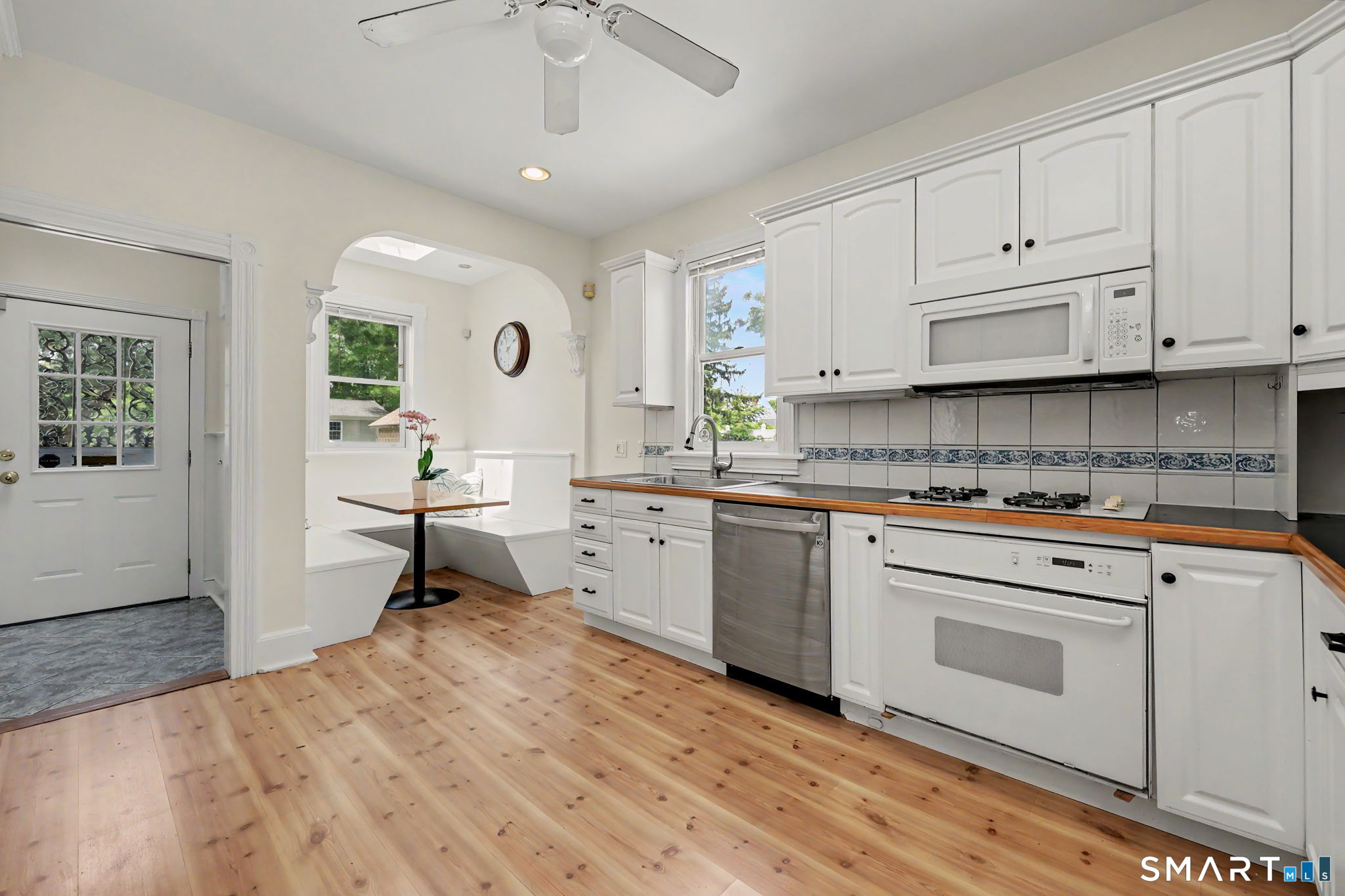 244 Stratfield Road Fairfield, CT 06825 - Photo 22 of 37