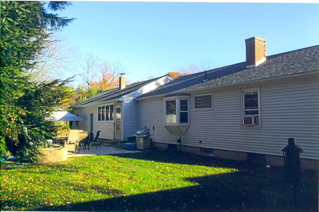 107 Meadowbrook Road Holyoke, MA 01040 - Photo 3 of 3 Gallery Image 3