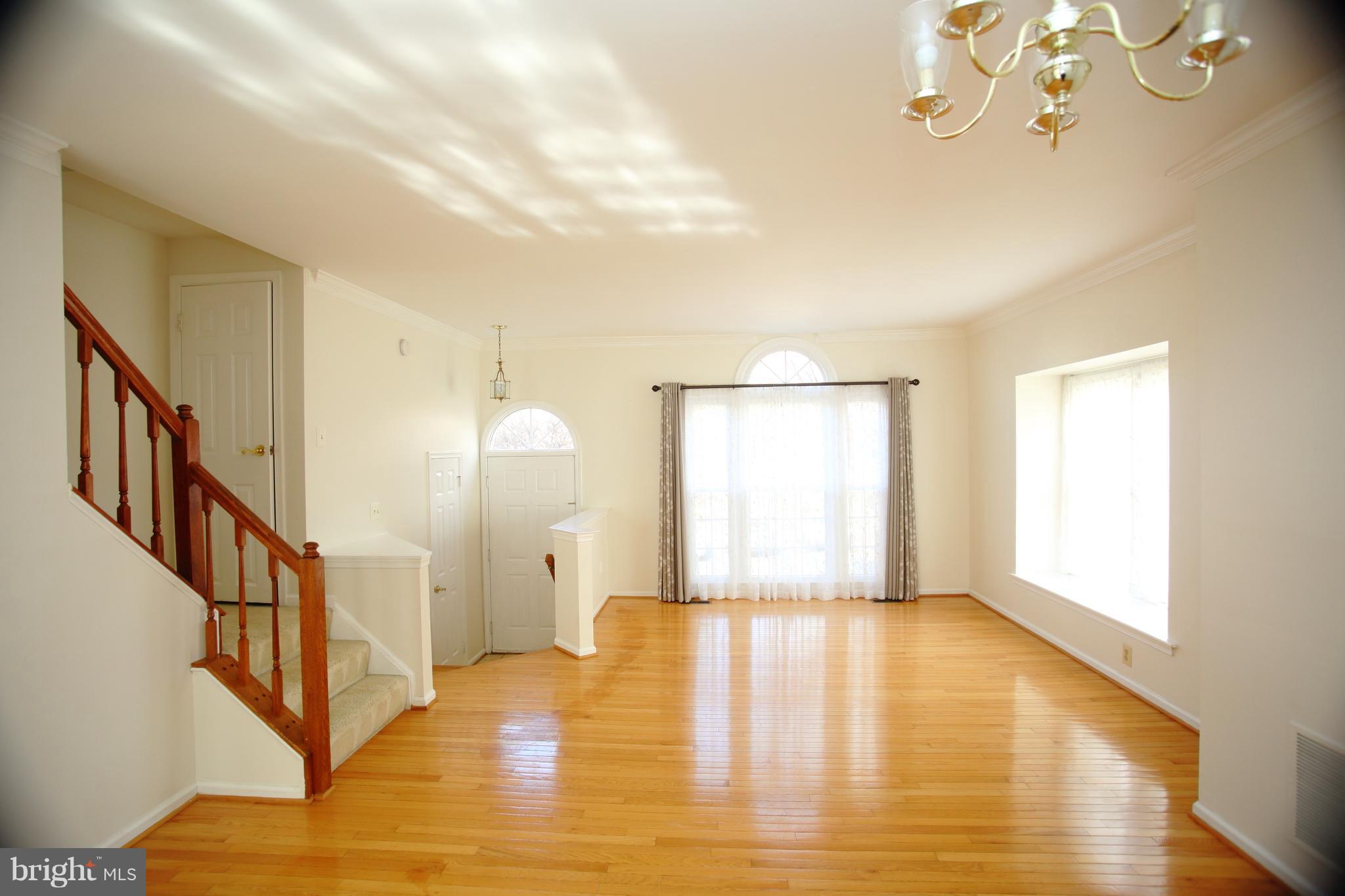 46903 Rabbitrun Terrace Sterling, VA 20164 - Photo 2 of 30 Living Room