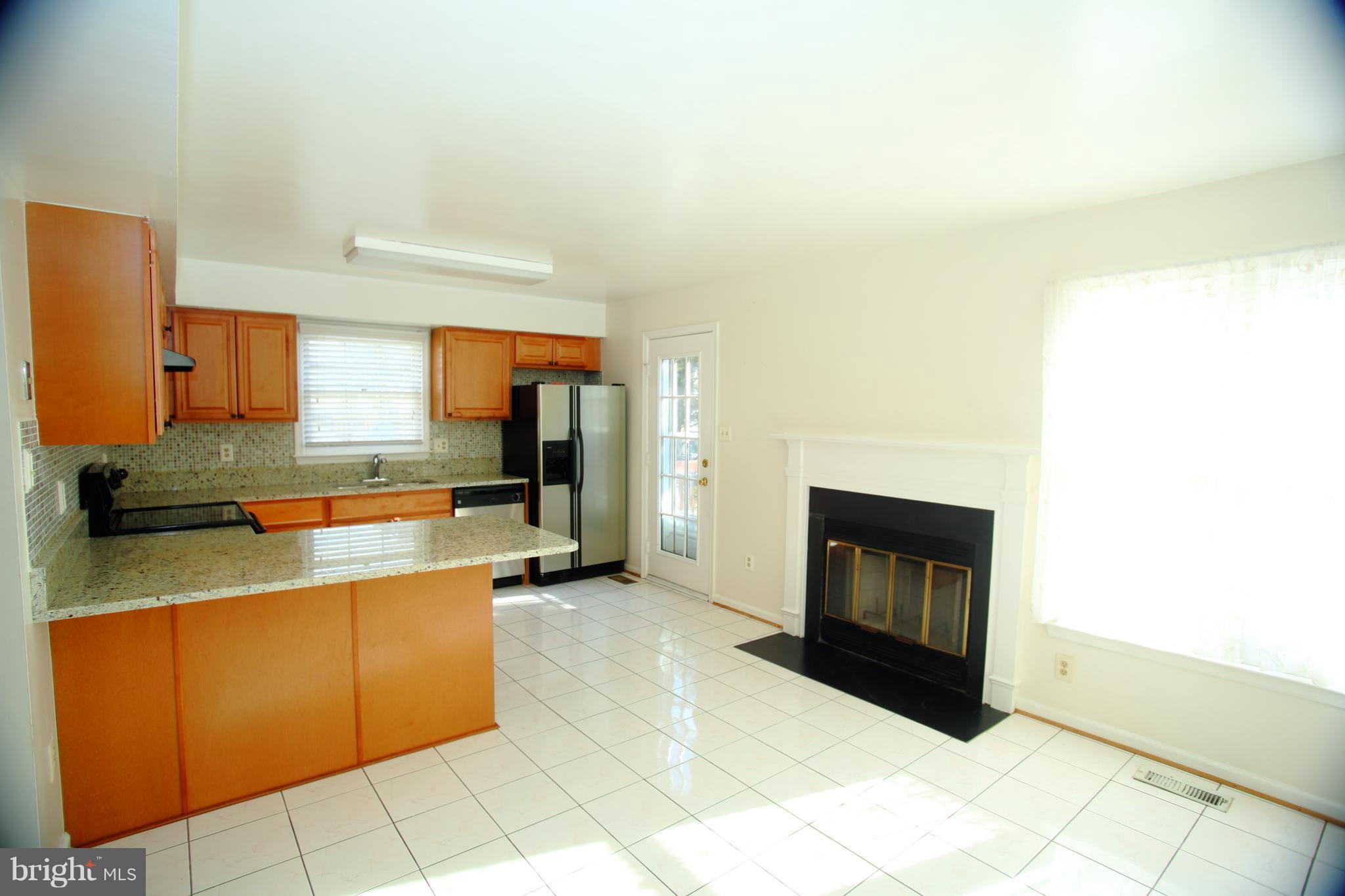 46903 Rabbitrun Terrace Sterling, VA 20164 - Photo 6 of 30 Kitchen