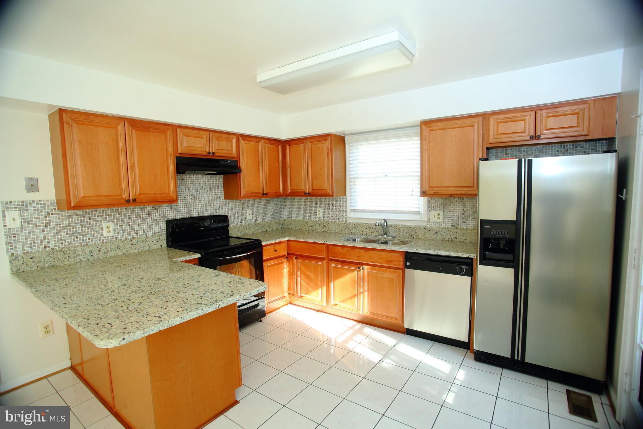 46903 Rabbitrun Terrace Sterling, VA 20164 - Photo 7 of 30 Kitchen
