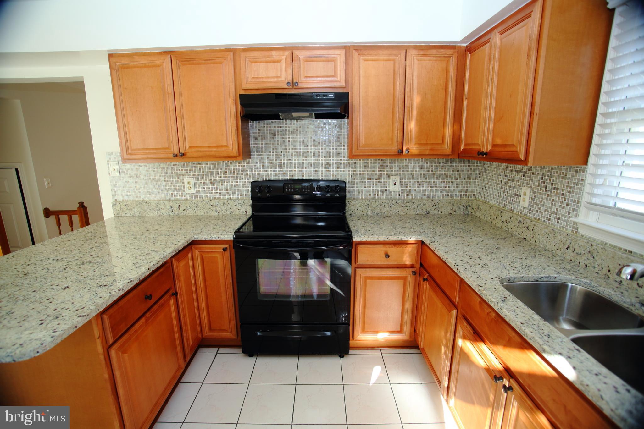 46903 Rabbitrun Terrace Sterling, VA 20164 - Photo 8 of 30 Kitchen