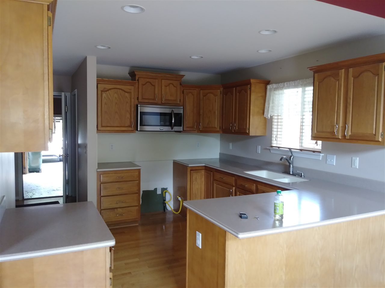 951 Clarkston Road Lake Orion, MI 48362 - Photo 5 of 18 50014881-4.JPG