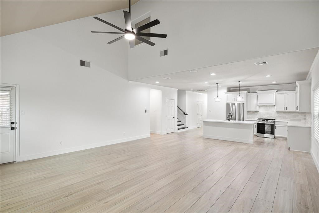 2732 Rogliano Lane League City, TX 77573 - Photo 14 of 30 Living room