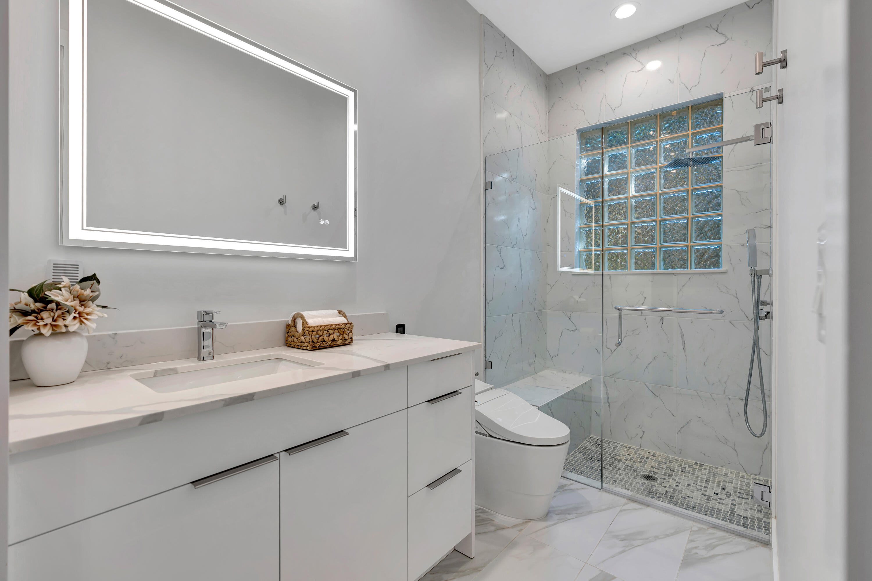 7801 Old Marsh Road Palm Beach Gardens, FL 33418 - Photo 32 of 58 Guest Suite Bath 1