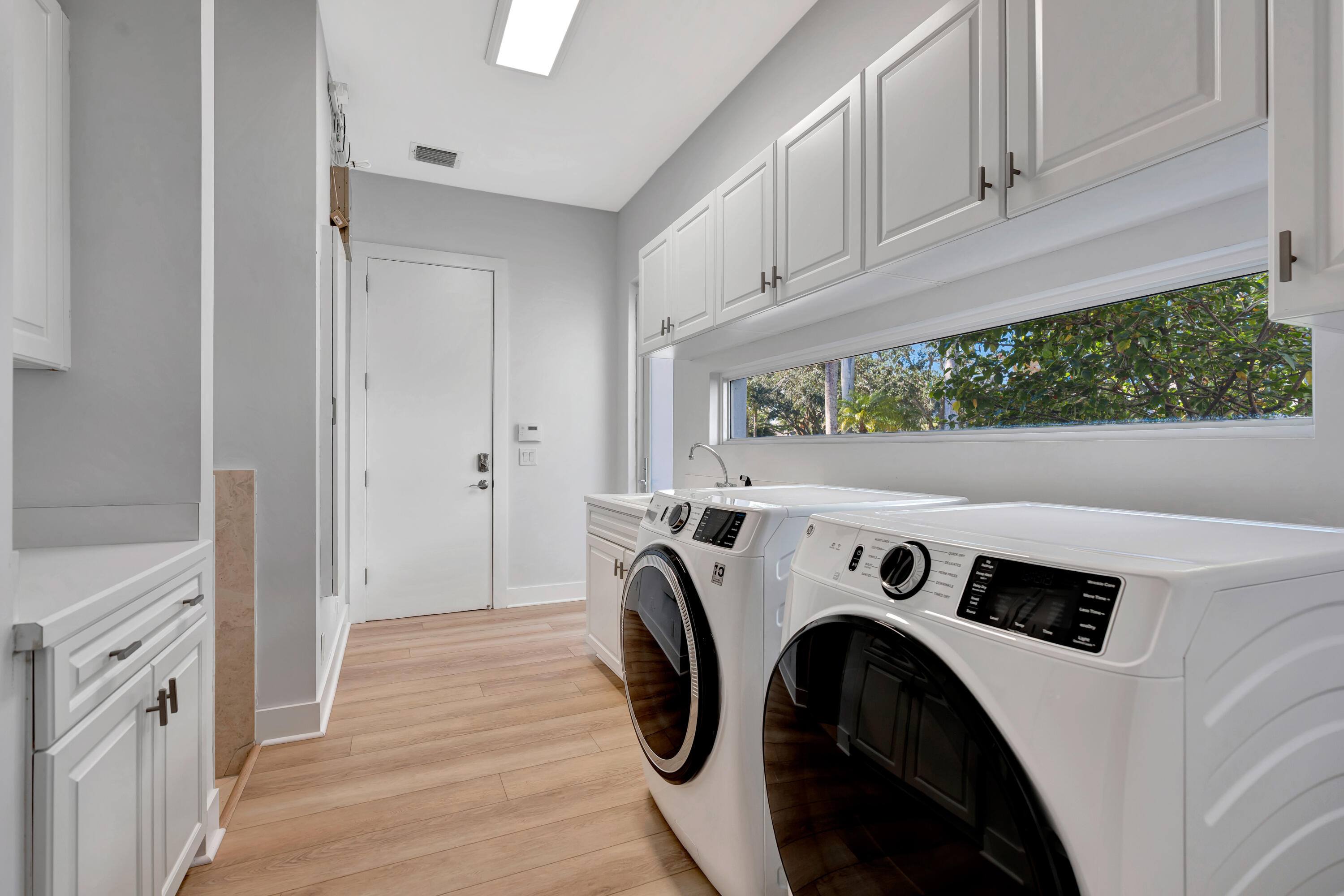 7801 Old Marsh Road Palm Beach Gardens, FL 33418 - Photo 39 of 58 Laundry