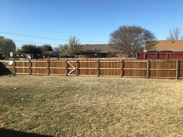 5500 Ragan Drive The Colony, TX 75056 - Photo 11 of 17 Wood Pricvacy Fence