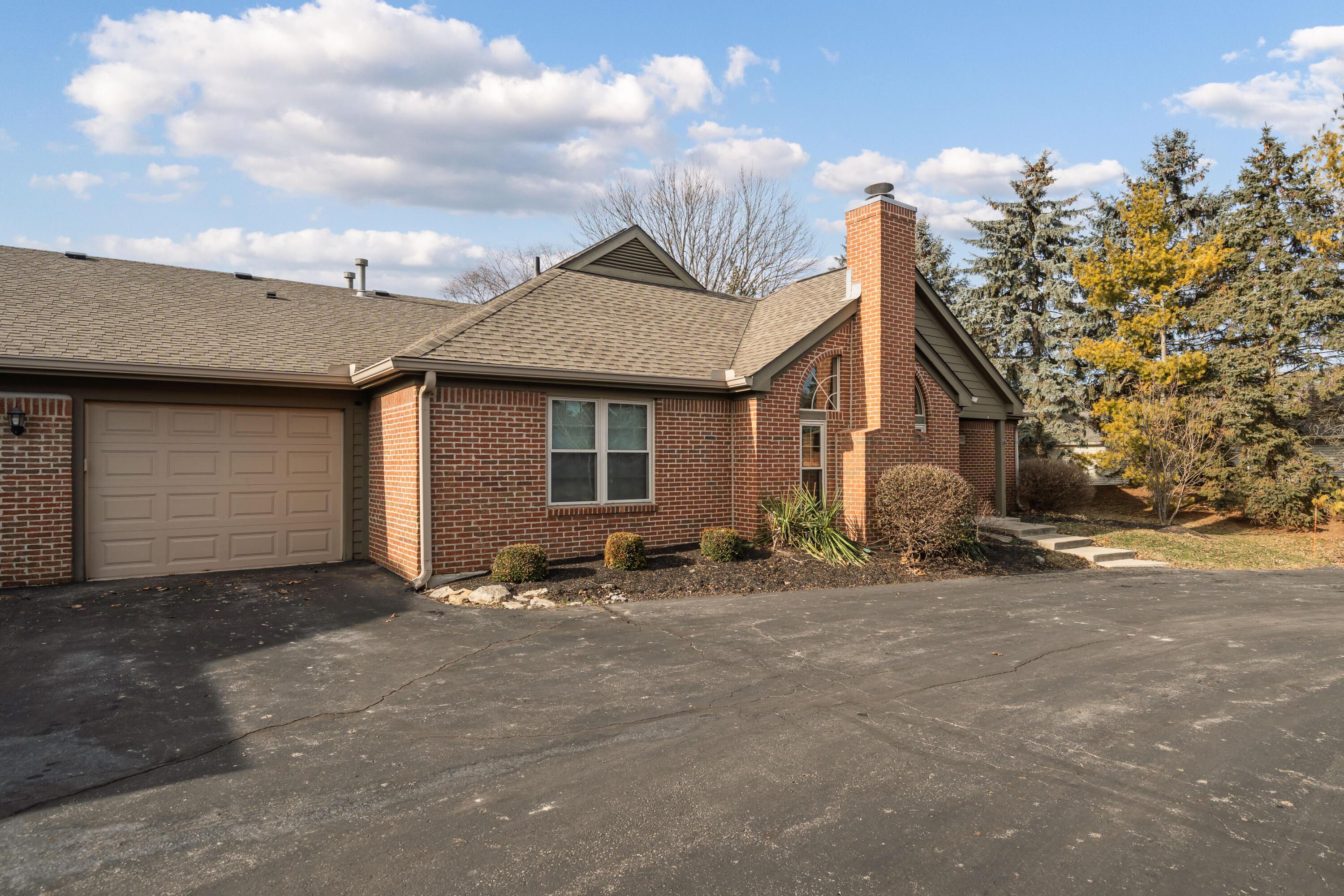 6770 Heatherstone Loop Dublin, OH 43017 - Photo 6 of 32 Welcome Home to 6770 Heatherstone Loop!