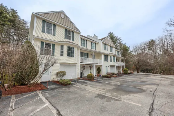 $375,000 | 7 Mulberry Lane, Amherst, NH 03031