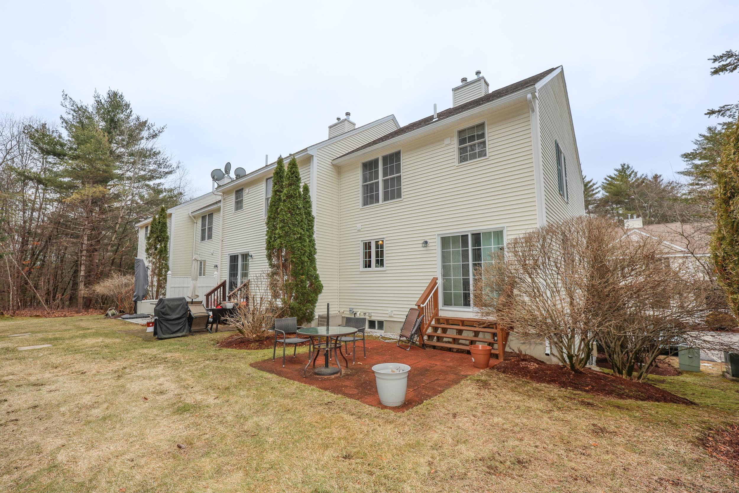 7 Mulberry Lane Amherst, NH 03031 - Photo 3 of 27