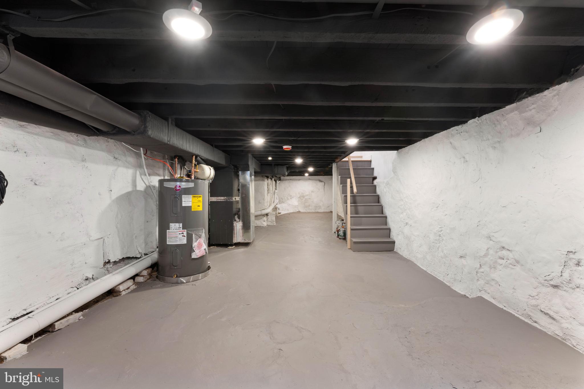 823 Mercer Street Philadelphia, PA 19125 - Photo 36 of 37 a view of a empty room with gym equipment