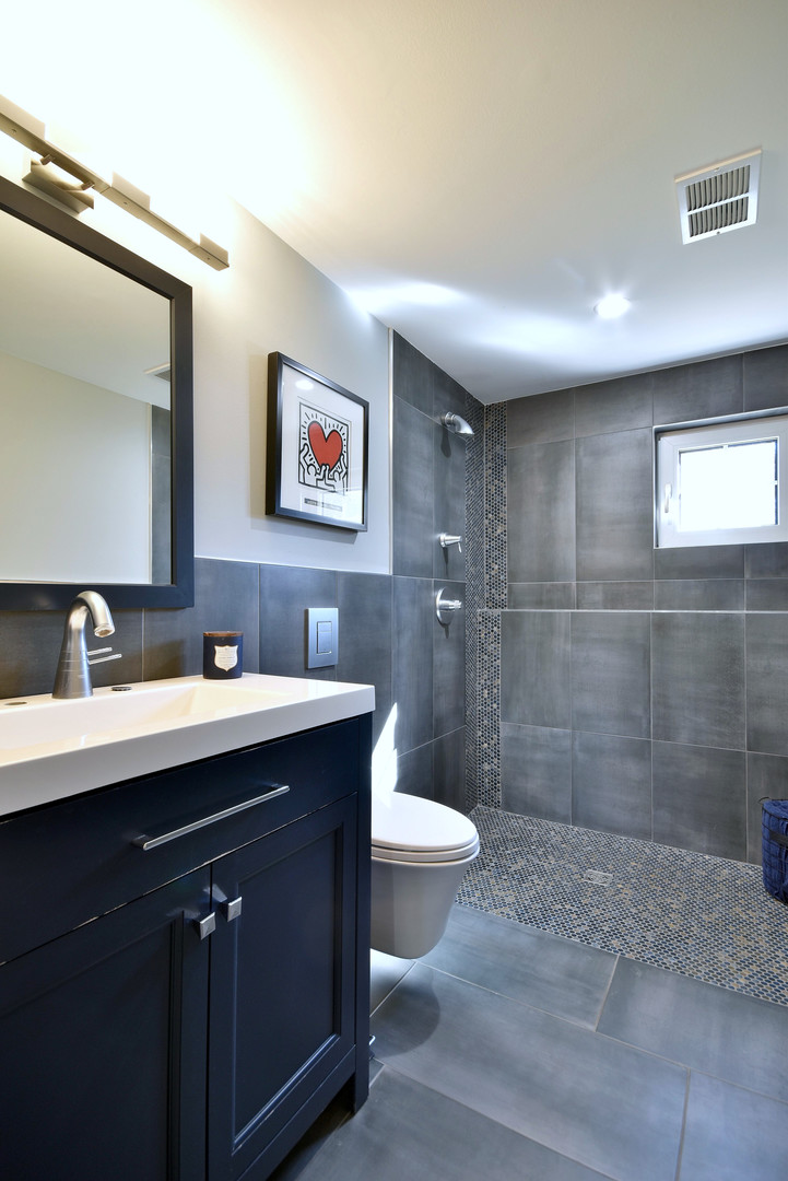 1237 Huber Lane Glenview, IL 60025 - Photo 22 of 49 a bathroom with a sink a toilet and shower
