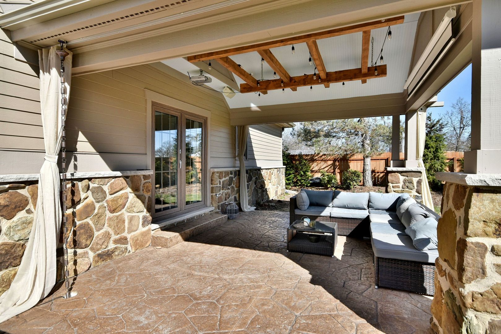 1237 Huber Lane Glenview, IL 60025 - Photo 44 of 49 a living room with furniture
