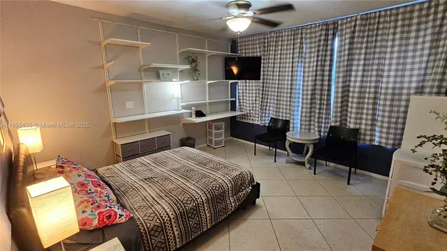 $3,995 | 4201 Southwest 60th Place, Unit 2, South Miami, FL 33155