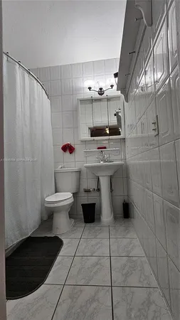 $3,995 | 4201 Southwest 60th Place, Unit 2, South Miami, FL 33155